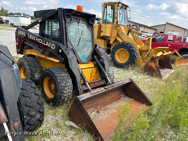 image for item ER3256 1996 New Holland LX 885 skid steer loader
