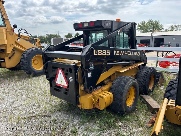 image for item ER3256 1996 New Holland LX 885 skid steer loader