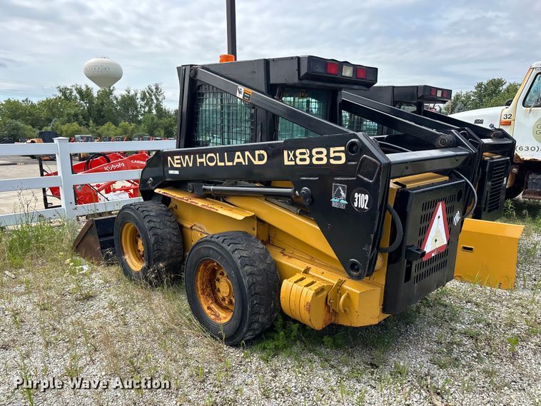 image for item ER3256 1996 New Holland LX 885 skid steer loader