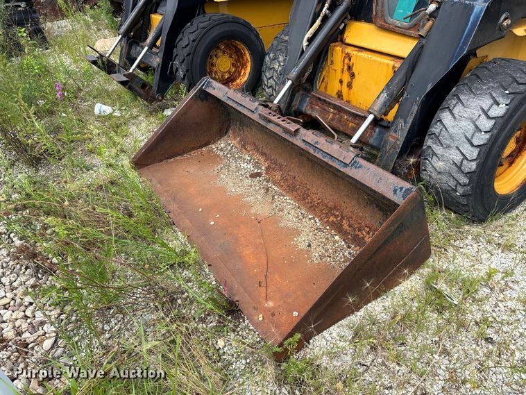 image for item ER3256 1996 New Holland LX 885 skid steer loader