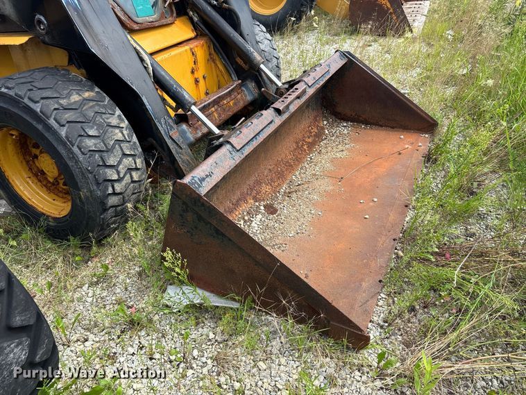 image for item ER3256 1996 New Holland LX 885 skid steer loader