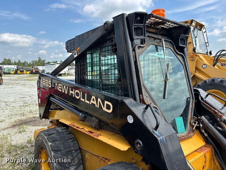 image for item ER3256 1996 New Holland LX 885 skid steer loader