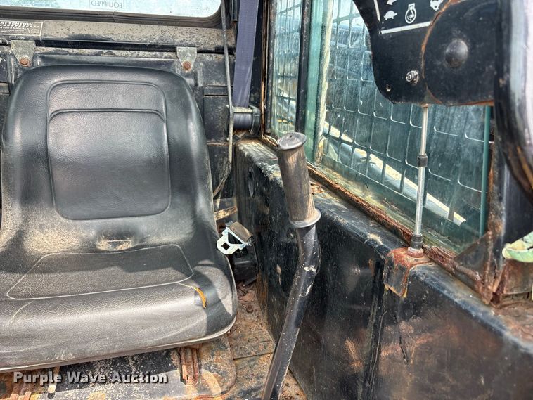 image for item ER3256 1996 New Holland LX 885 skid steer loader