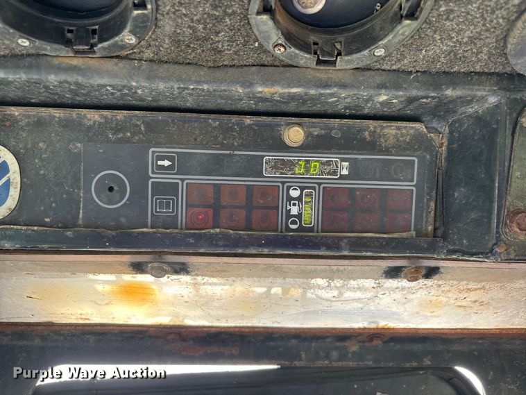 image for item ER3256 1996 New Holland LX 885 skid steer loader