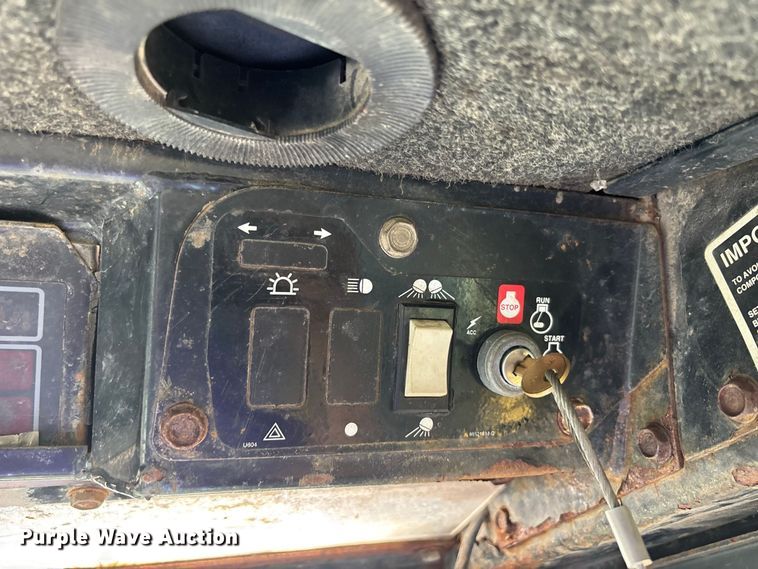 image for item ER3256 1996 New Holland LX 885 skid steer loader