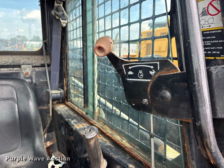 image for item ER3256 1996 New Holland LX 885 skid steer loader