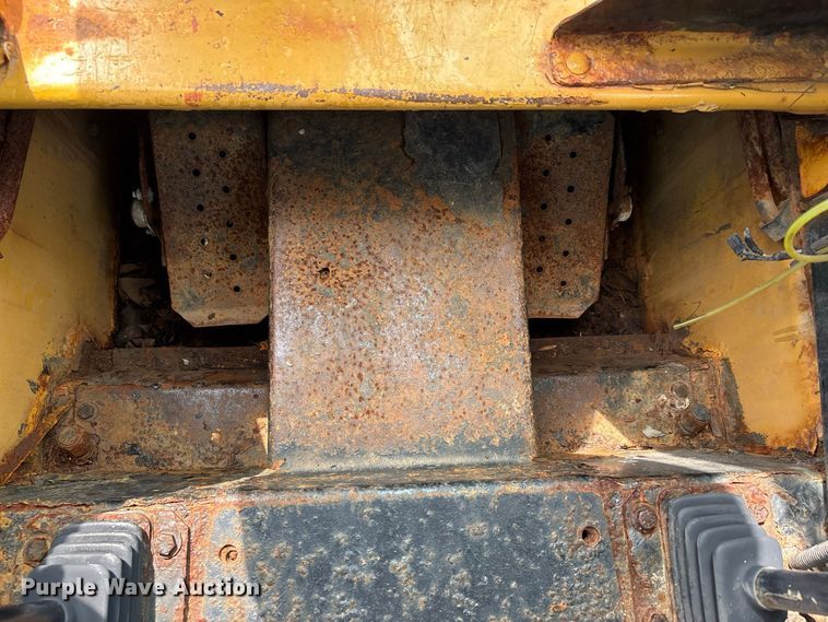 image for item ER3256 1996 New Holland LX 885 skid steer loader