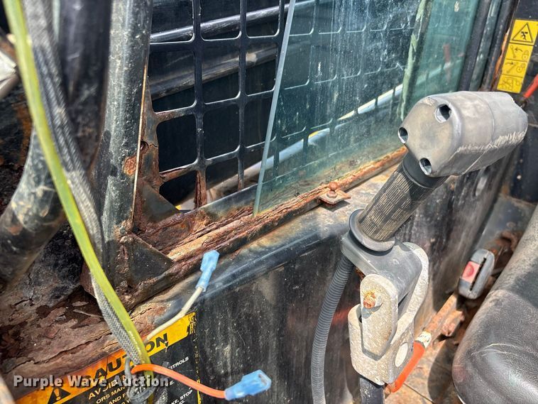 image for item ER3256 1996 New Holland LX 885 skid steer loader