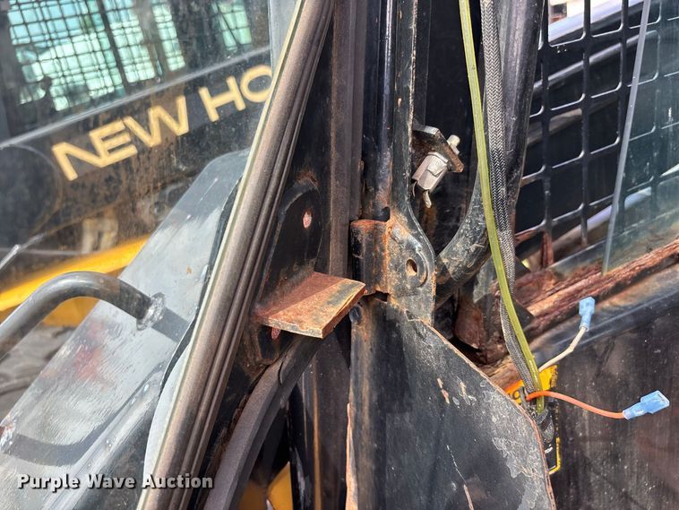 image for item ER3256 1996 New Holland LX 885 skid steer loader