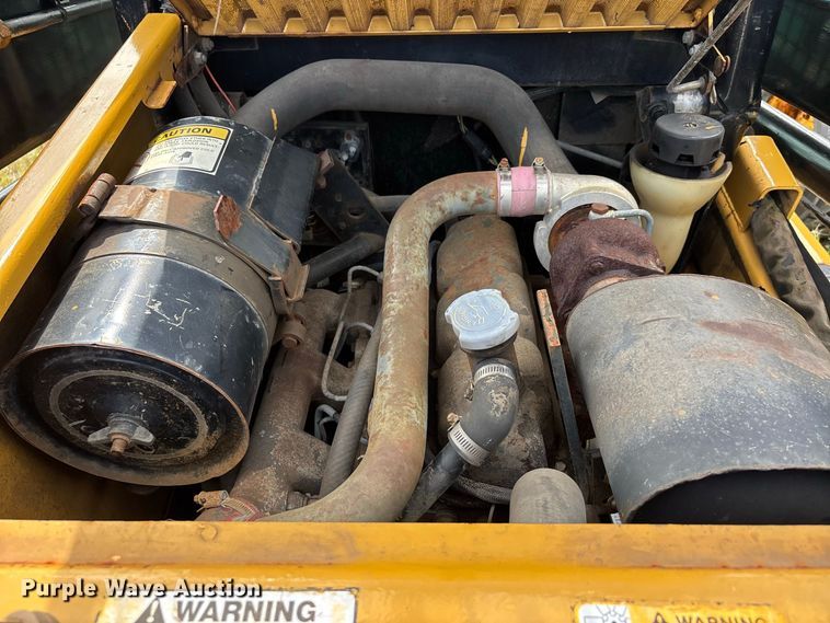 image for item ER3256 1996 New Holland LX 885 skid steer loader