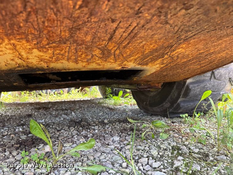 image for item ER3256 1996 New Holland LX 885 skid steer loader
