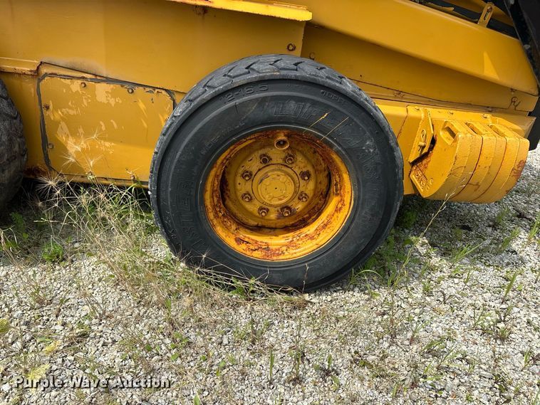 image for item ER3256 1996 New Holland LX 885 skid steer loader
