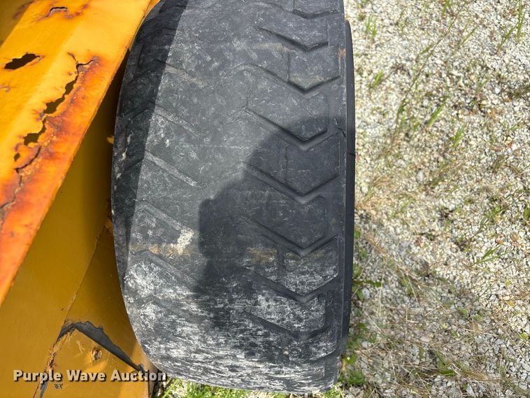 image for item ER3256 1996 New Holland LX 885 skid steer loader