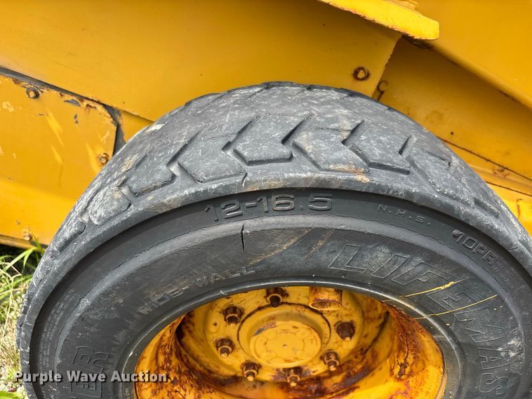 image for item ER3256 1996 New Holland LX 885 skid steer loader