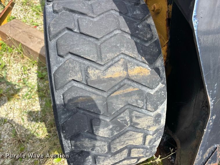 image for item ER3256 1996 New Holland LX 885 skid steer loader