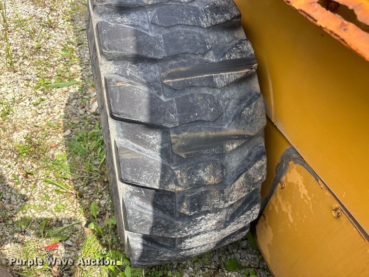 image for item ER3256 1996 New Holland LX 885 skid steer loader