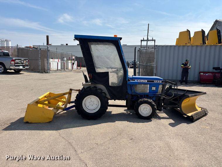 image for item ER3258 1991 Ford 1220 MFWD tractor