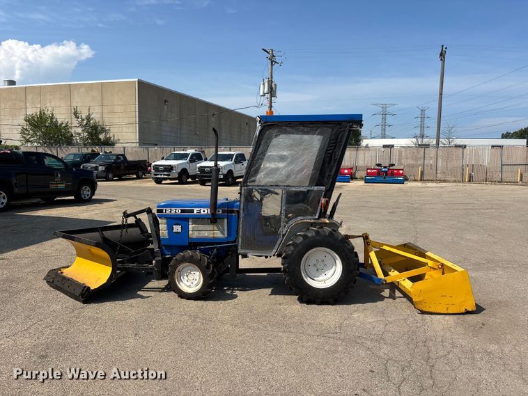 image for item ER3258 1991 Ford 1220 MFWD tractor
