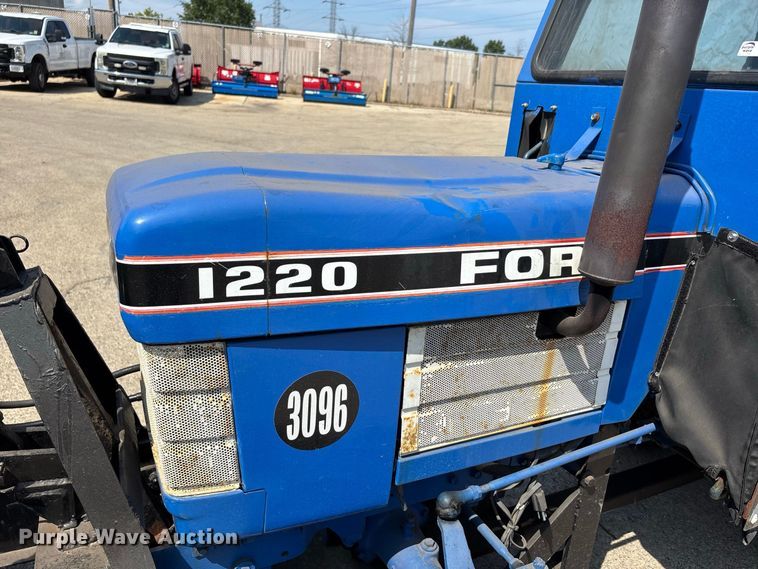 image for item ER3258 1991 Ford 1220 MFWD tractor