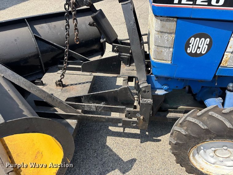 image for item ER3258 1991 Ford 1220 MFWD tractor