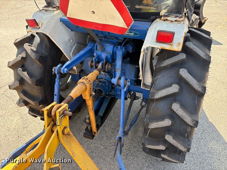image for item ER3258 1991 Ford 1220 MFWD tractor