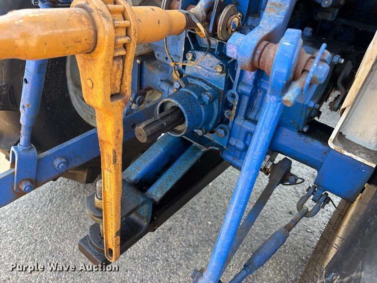 image for item ER3258 1991 Ford 1220 MFWD tractor