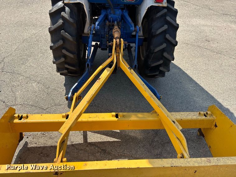 image for item ER3258 1991 Ford 1220 MFWD tractor