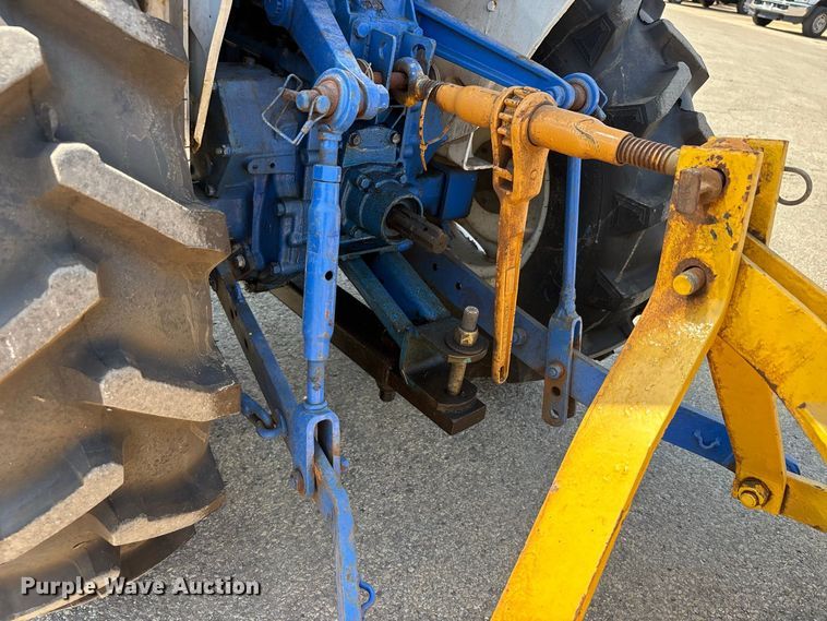 image for item ER3258 1991 Ford 1220 MFWD tractor