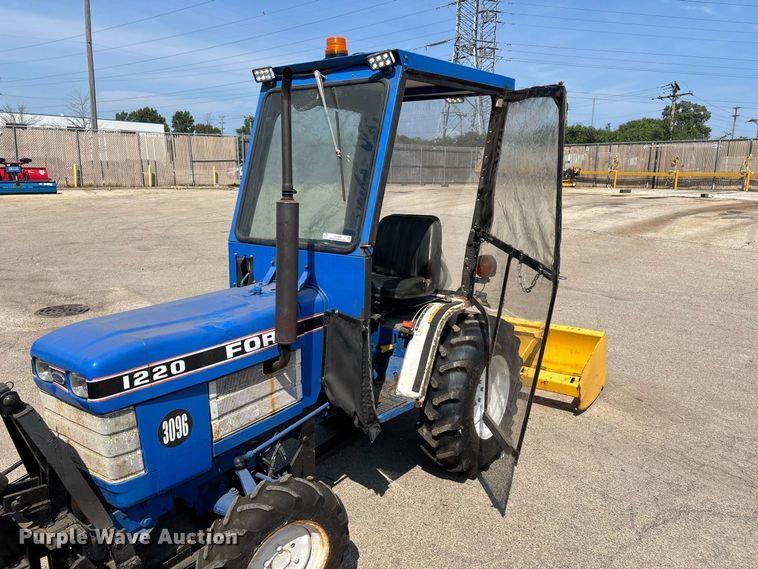 image for item ER3258 1991 Ford 1220 MFWD tractor