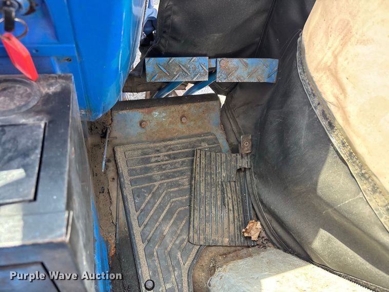 image for item ER3258 1991 Ford 1220 MFWD tractor