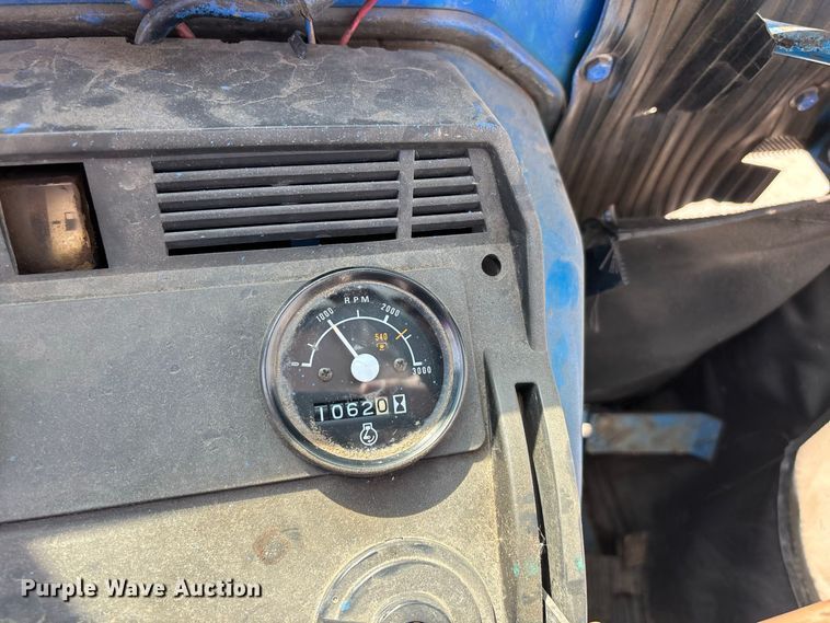 image for item ER3258 1991 Ford 1220 MFWD tractor