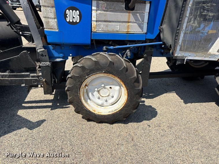 image for item ER3258 1991 Ford 1220 MFWD tractor
