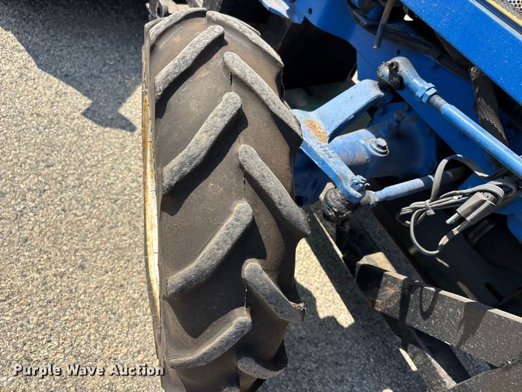 image for item ER3258 1991 Ford 1220 MFWD tractor