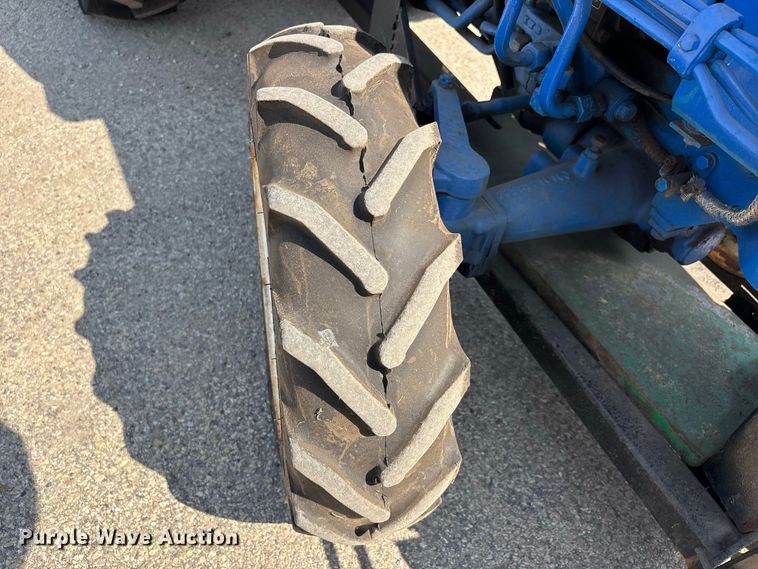 image for item ER3258 1991 Ford 1220 MFWD tractor