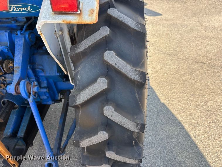 image for item ER3258 1991 Ford 1220 MFWD tractor