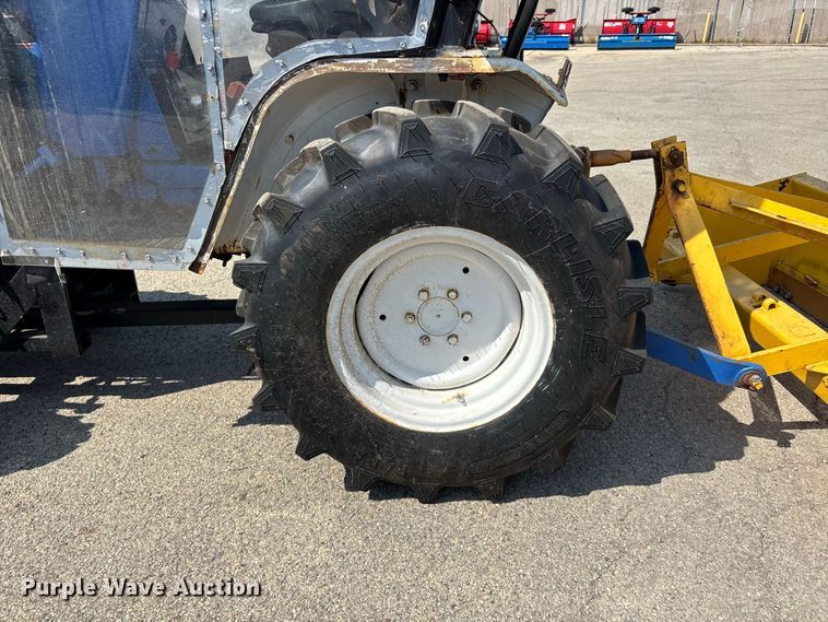 image for item ER3258 1991 Ford 1220 MFWD tractor