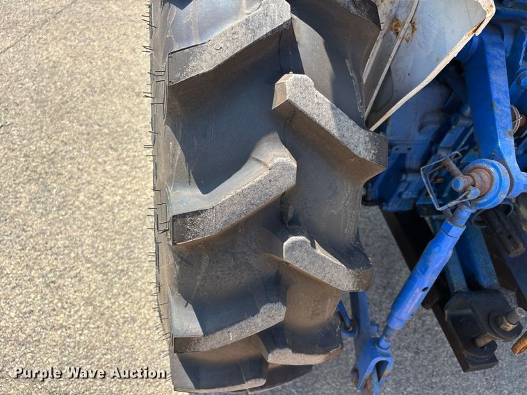 image for item ER3258 1991 Ford 1220 MFWD tractor