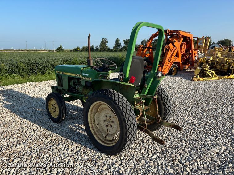 image for item ER3261 1985 John Deere 750 tractor