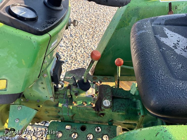 image for item ER3261 1985 John Deere 750 tractor
