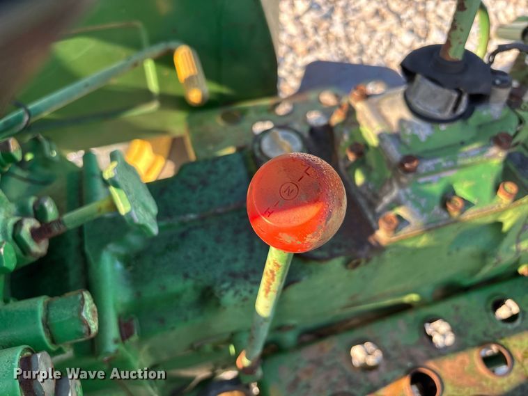 image for item ER3261 1985 John Deere 750 tractor