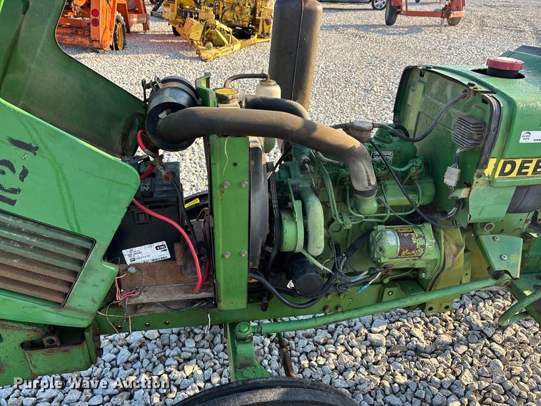 image for item ER3261 1985 John Deere 750 tractor