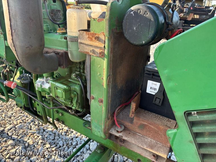 image for item ER3261 1985 John Deere 750 tractor