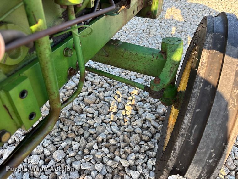 image for item ER3261 1985 John Deere 750 tractor