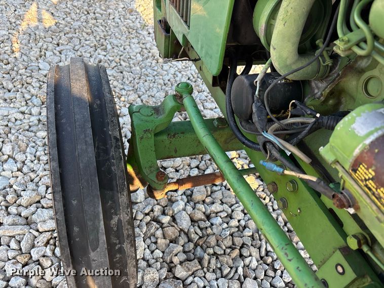 image for item ER3261 1985 John Deere 750 tractor