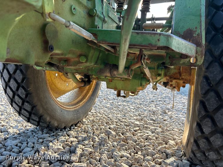 image for item ER3261 1985 John Deere 750 tractor
