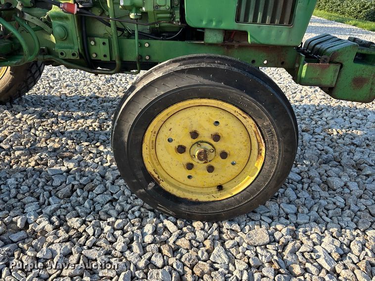 image for item ER3261 1985 John Deere 750 tractor