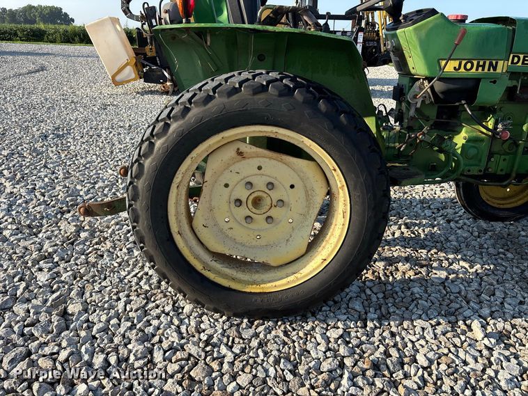 image for item ER3261 1985 John Deere 750 tractor