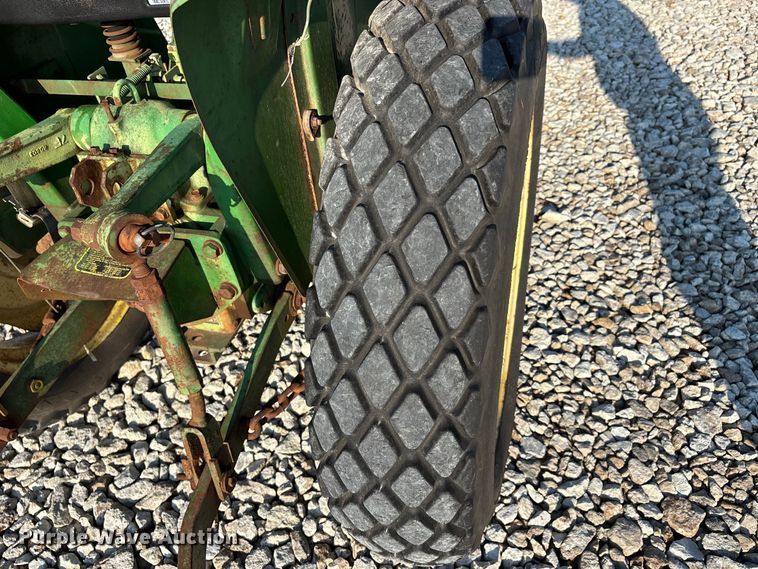 image for item ER3261 1985 John Deere 750 tractor
