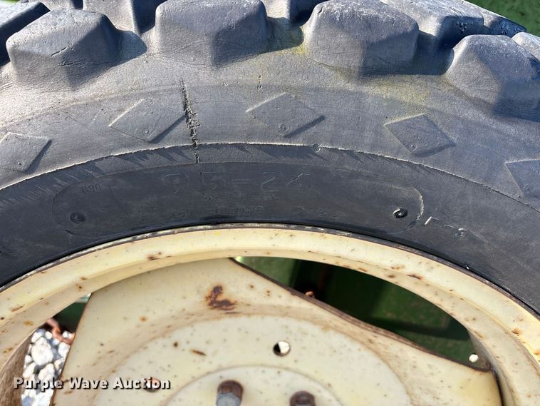image for item ER3261 1985 John Deere 750 tractor