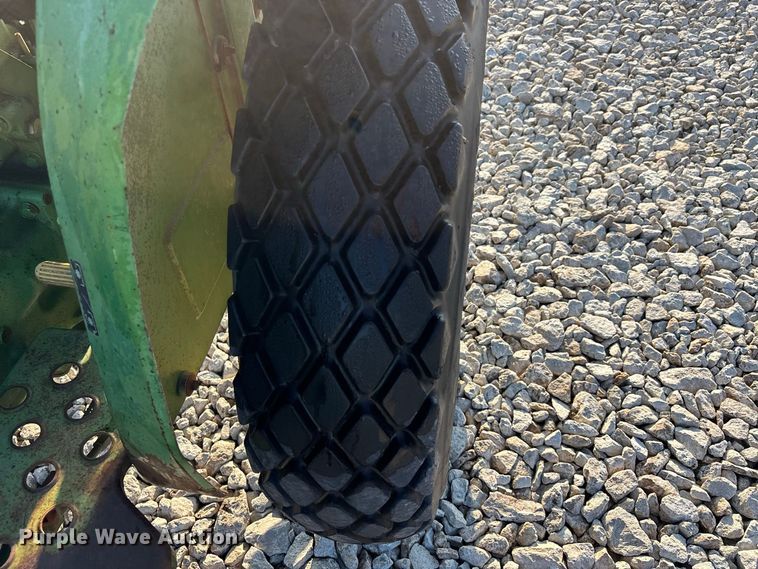 image for item ER3261 1985 John Deere 750 tractor